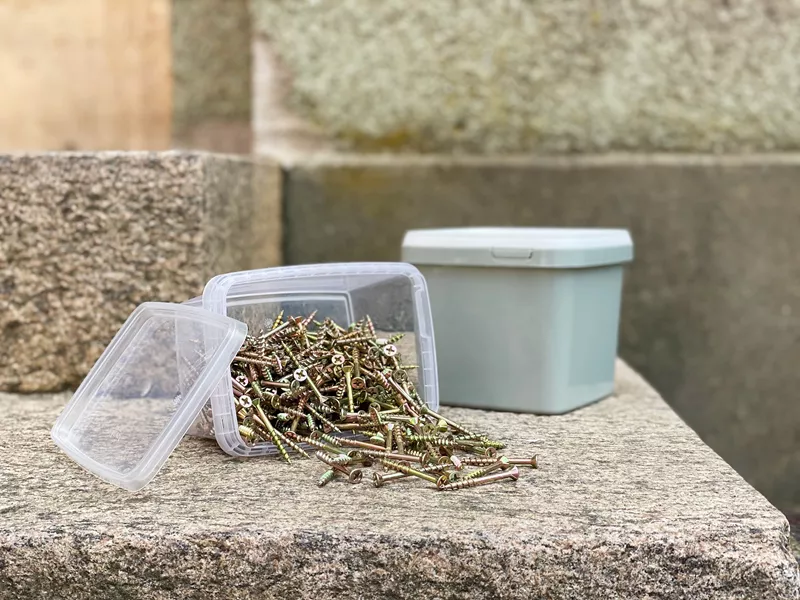 Plastburk till skruv och plugg