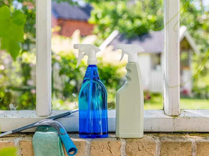 Sprayflasker i plast perfekt som rengøringsemballage