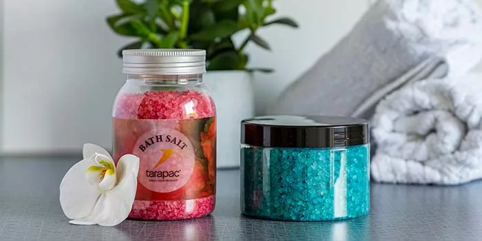 Plastikbøtter til badesalt og andre kosmetiske produkter