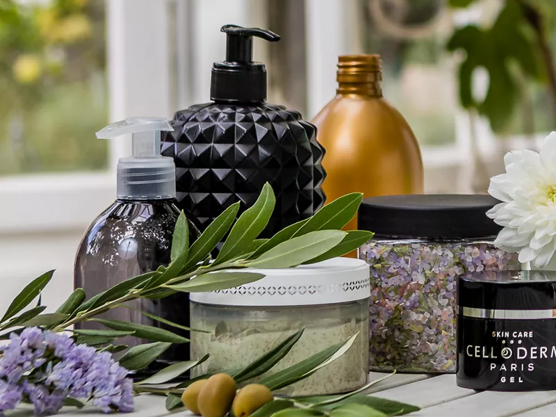 Plastförpackningar i olika utföranden till kosmetik