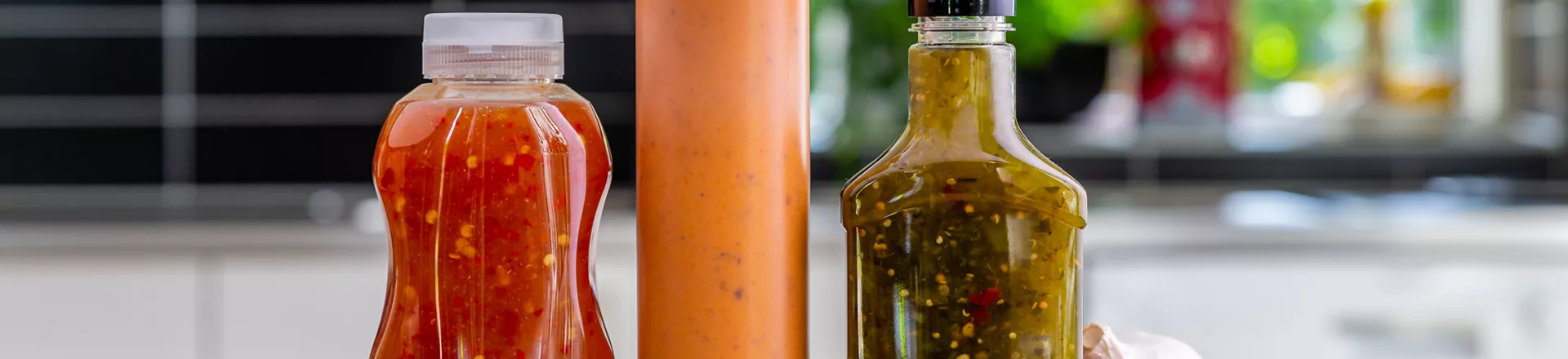 Dressingflasker i plast, der egner sig til forskellige typer dressing og sauce